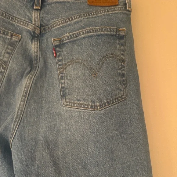 Levi's Light Blue Straight Leg Women's Jeans - Picture 6 of 8